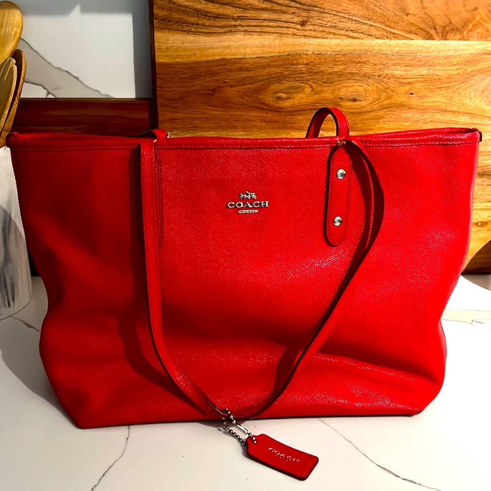 Coach medium tote